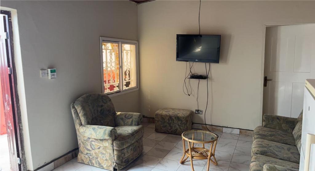 Coco Island Hotel Banjul Buitenkant foto