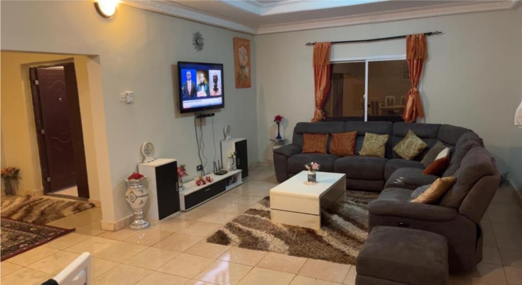 Coco Island Hotel Banjul Buitenkant foto