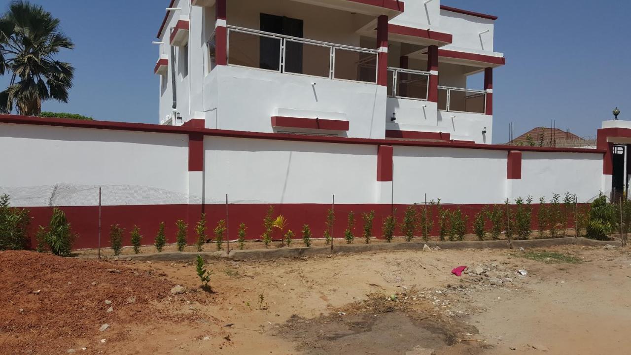 Coco Island Hotel Banjul Buitenkant foto